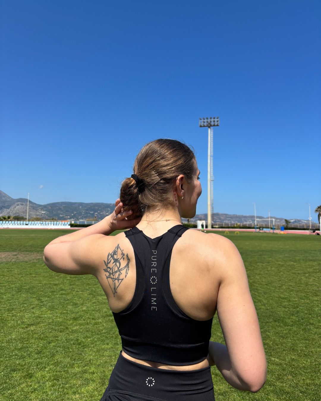 Milica Hansen i Pure Lime sportstøj