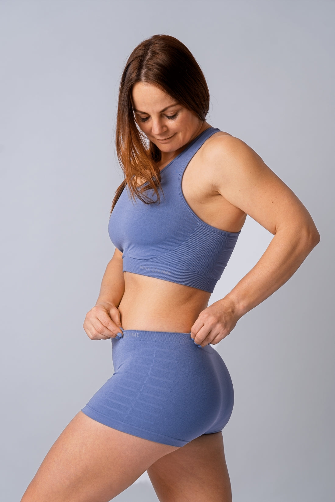 Seamless hipster i blå, lavet af blødt og strækbart materiale for en behagelig pasform.