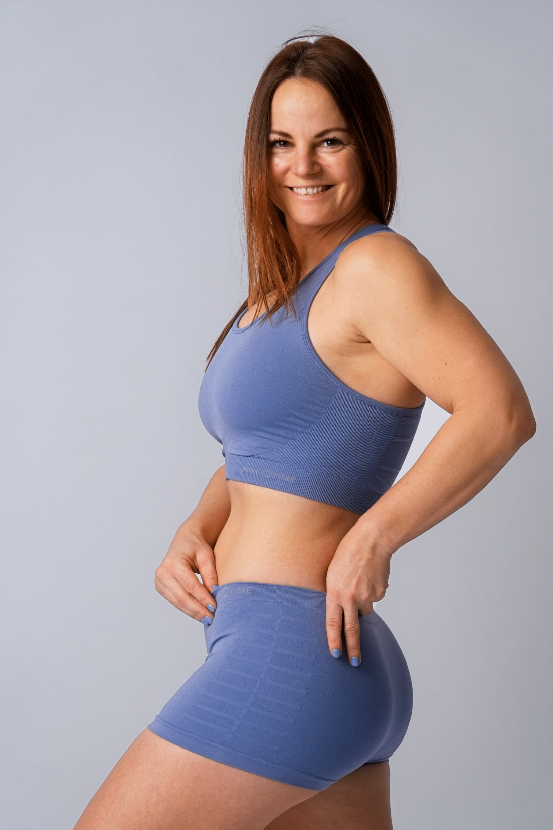 Seamless hipster i blå, lavet af blødt og strækbart materiale for en behagelig pasform.