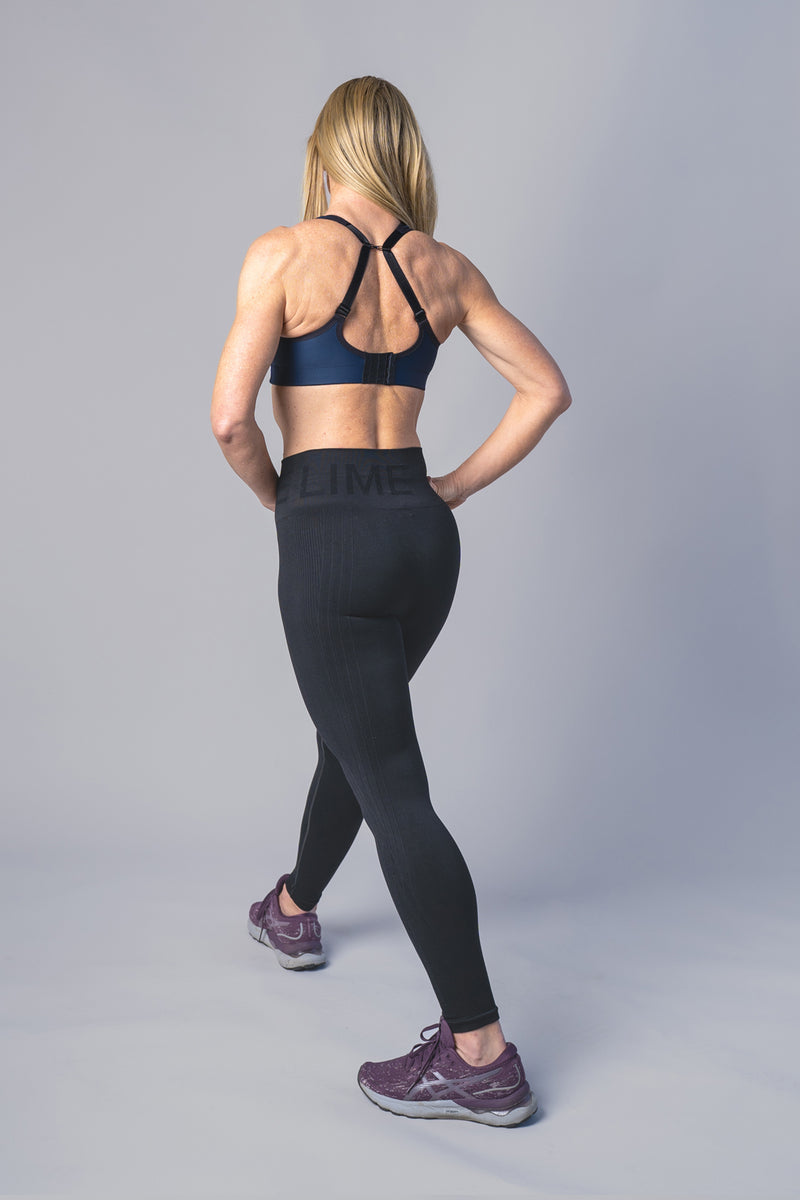 Pure Lime seamless tights i sort er designet med 4-vejs stræk og høj talje, hvilket giver dig fuld bevægelsesfrihed og maksimal komfort.