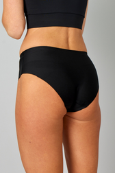 Bløde og behagelige trusser i sort, der er usynlige under tights.